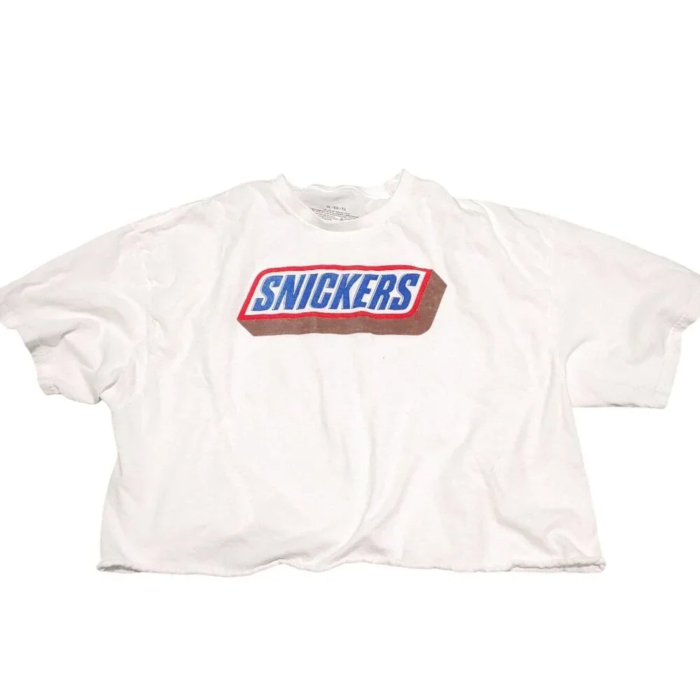 Snickers t-shirt white X-Large Graphic Cropped short-sleeve Casual